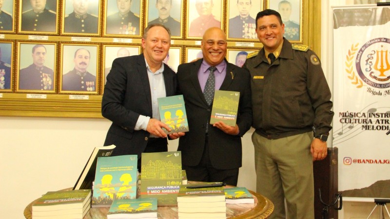 Brigada Militar lança livro sobre segurança pública e meio ambiente