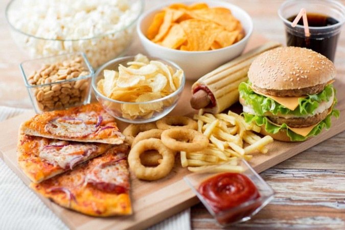 O consumo excessivo de alimentos ultraprocessados pode prejudicar a saúde (Imagem: Ground Picture