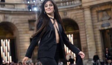 Camila deixou quatro corações na publicação com o vídeo da apresentação surpresa, o que foi o suficiente para agitar os fãs  -  (crédito: LUCAS BARIOULET)