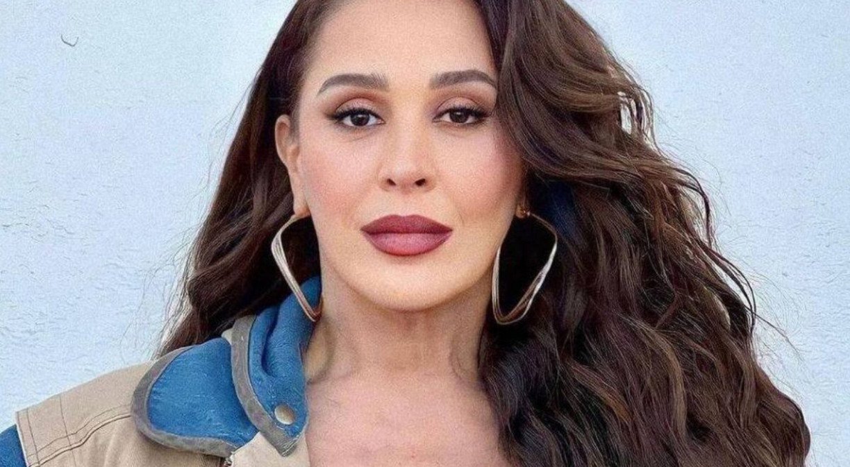 Claudia Raia posa nua na web e chama atenção dos fãs com clique: “Obra de arte”