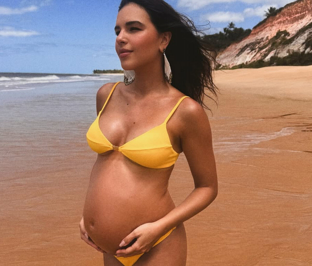 Grávida, Mariana Rios aproveita viagem na Bahia | Celebridades