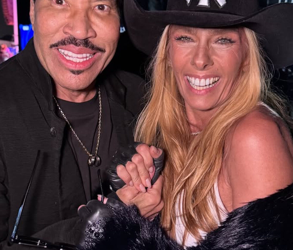Adriane Galisteu posa ao lado de Lionel Richie: 'Zerei o game' | Celebridades