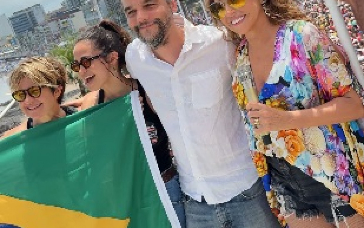Wagner Moura participa de ato contra PEC da Blindagem em Salvador: 'Aqui extrema-direita não se cria' | Celebridades