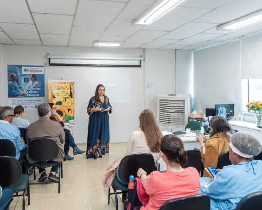Oncofriends e Instituto Ceos promovem debate sobre câncer ginecológico e prevenção no Hospital Fêmina
