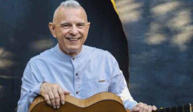 Violeiro Roberto Corrêa lança livro com a íntegra de sua obra