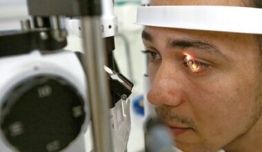 Coçar os olhos pode parecer um gesto inocente, mas envolve vários riscos; veja como preservar a saúde ocular