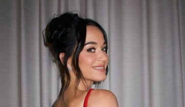 Antes do The Town, Katy Perry mostra camisa da seleção argentina e diz 'os brasileiros vão ficar bravos'