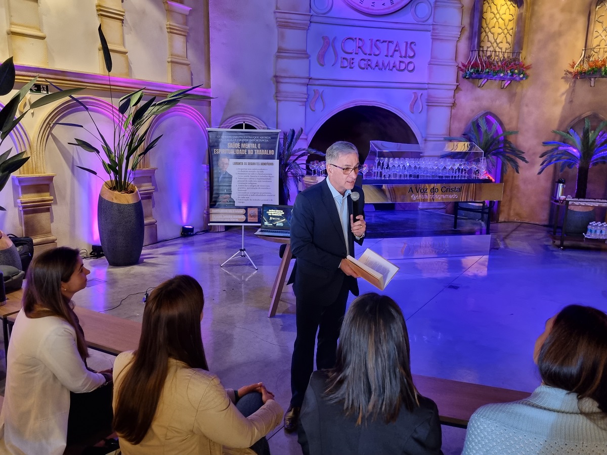 Cristais de Gramado recebe lançamento do livro “Saúde Mental e Espiritualidade no Trabalho”