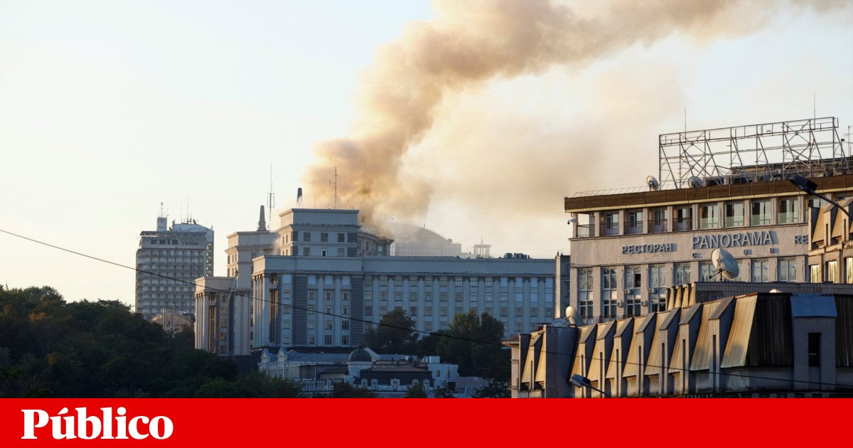 O maior ataque aéreo da Rússia incendeia edifício governamental na Ucrânia | Guerra na Ucrânia