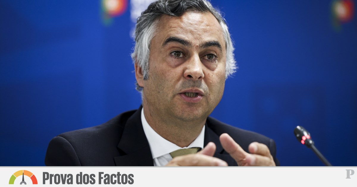 A aceitação da demissão de um reitor depende do ministro da Educação? Não | Falso