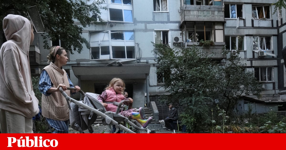 Rússia volta a bombardear a Ucrânia nas vésperas de encontro entre Trump e Zelensky | Guerra na Ucrânia