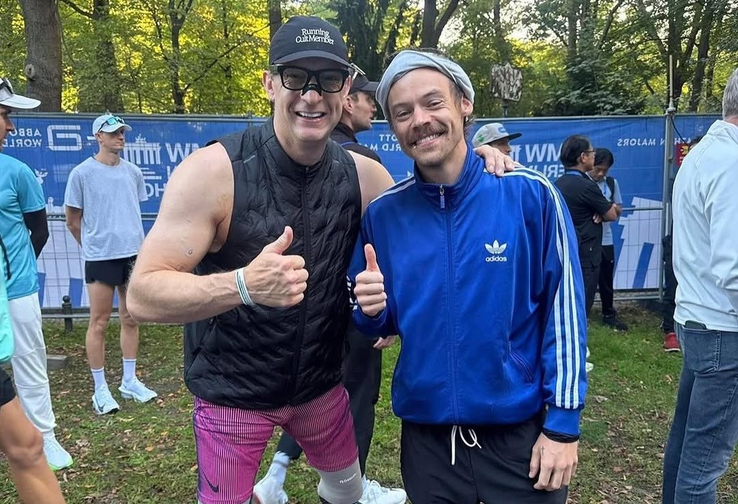 Harry Styles completa Maratona de Berlim disfarçado entre 55 mil participantes | Pessoas