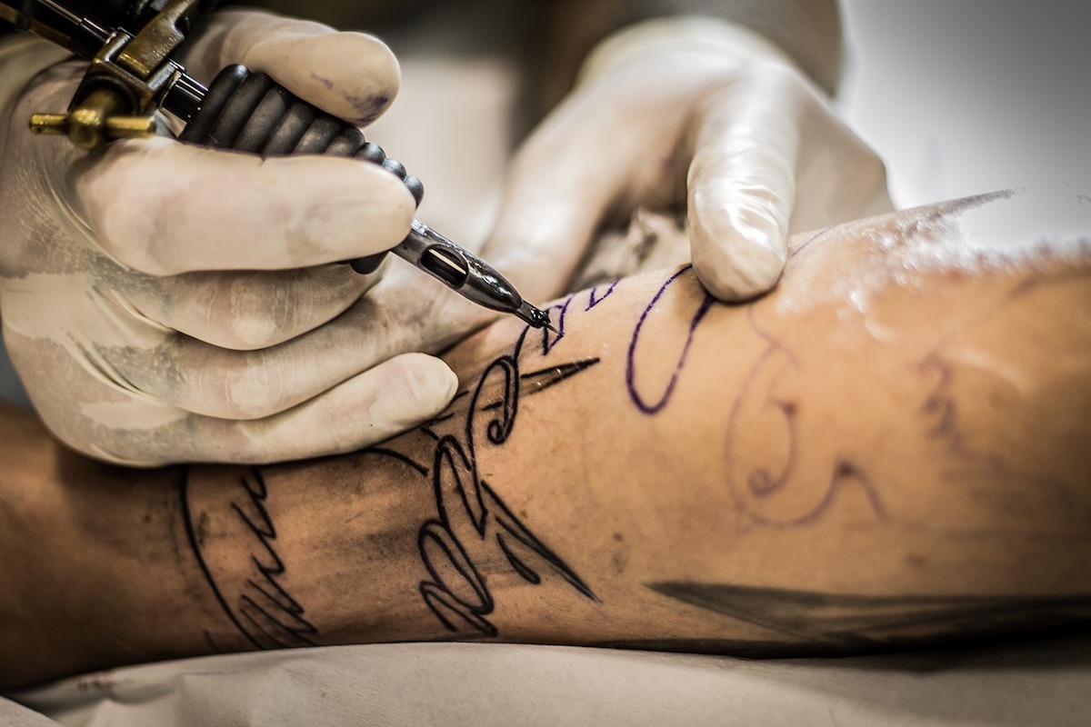 Ter tatuagens pode proteger contra cancro da pele?