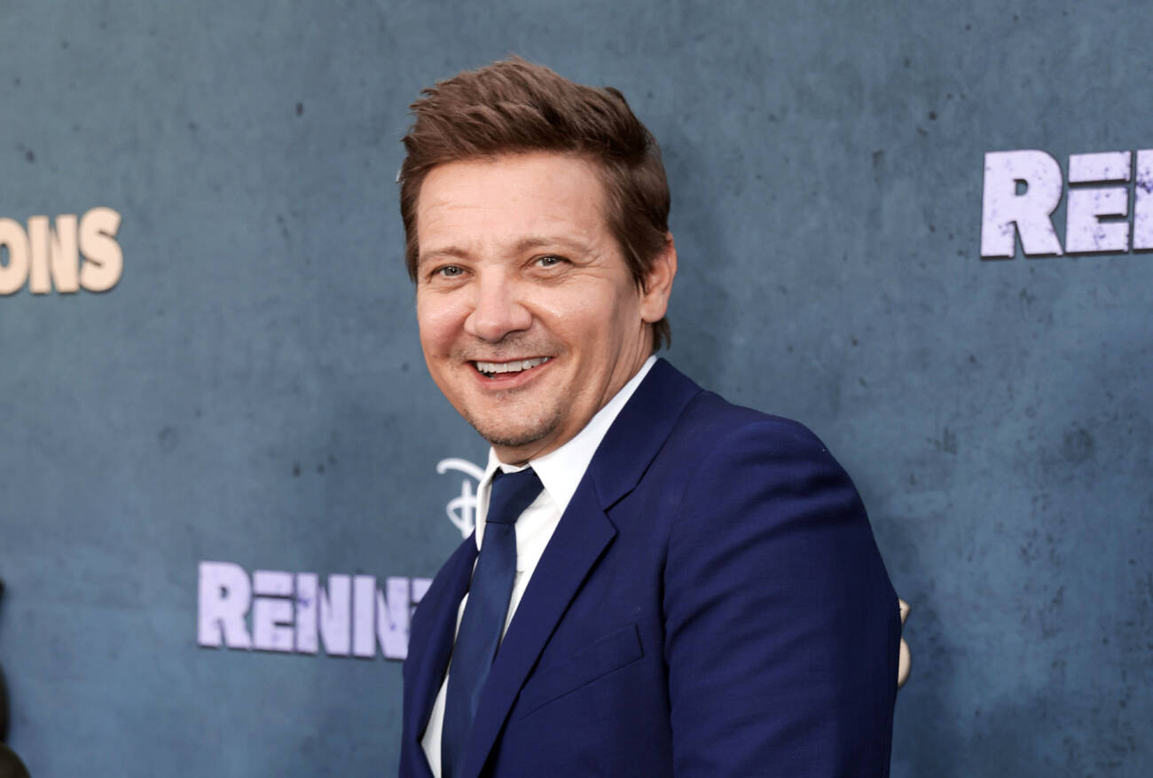 Jeremy Renner Comenta sobre Papel em 'Entre Facas e Segredos 3'