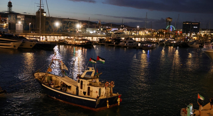 Adiada partida de navios de Tunes rumo a Gaza para se juntarem à flotilha Sumud