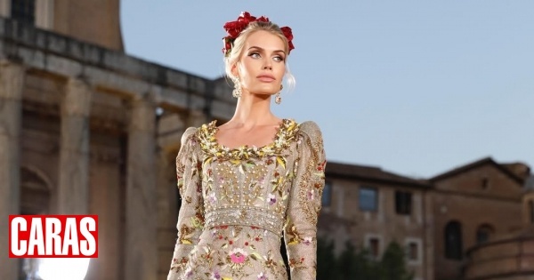Lady Kitty Spencer regressa a Roma para o desfile de alta-costura de Dolce & Gabbana