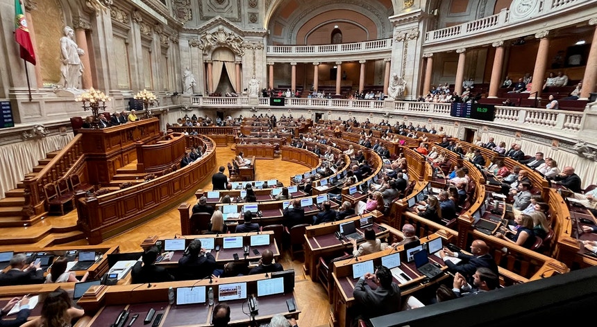 Parlamento vai reapreciar revisão da lei de estrangeiros na próxima terça-feira