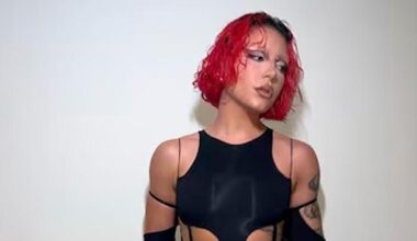SBT TV | Priscilla exibe tatuagem em lugar inusitado e joias nos dentes