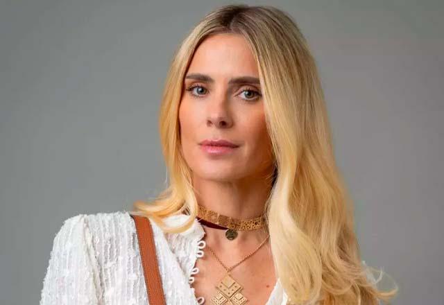 SBT TV | Carolina Dieckmmann celebra 47 anos e impressiona com boa forma