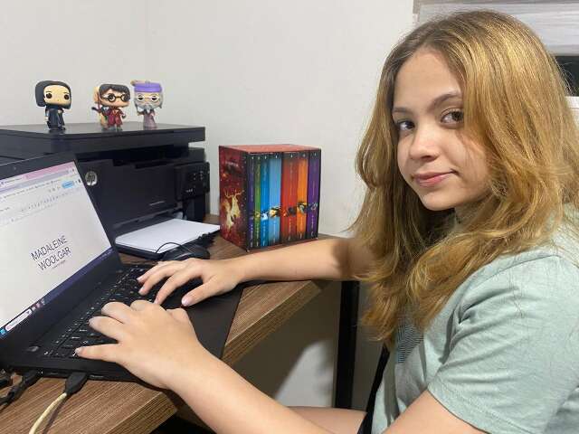 Menina de 13 anos lança livro de fantasia inspirado em Harry Potter