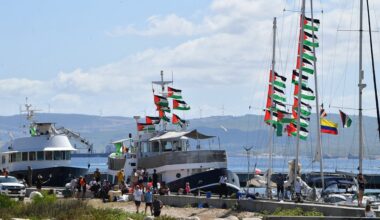 Flotilha humanitária adia partida de Tunes para Gaza