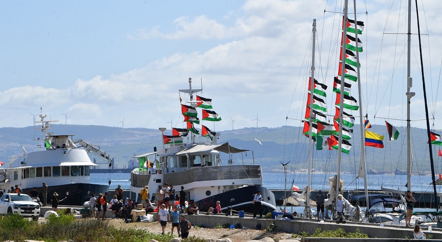 Flotilha humanitária adia partida de Tunes para Gaza
