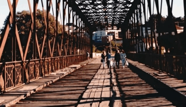 Fotógrafo lança novo vídeo com humor e animação usando fotos históricas