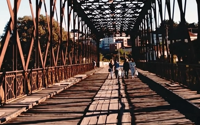 Fotógrafo lança novo vídeo com humor e animação usando fotos históricas
