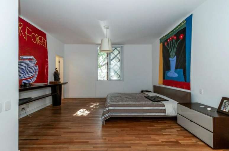 O quarto da cantora Gal Costa. No porta-retrato, uma foto de sua mãe, Mariah