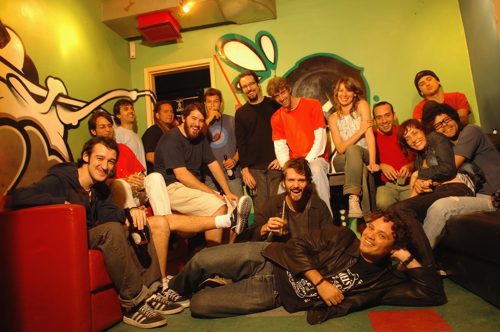 Integrantes da banca carioca PELVs e amigos, em 2006 — Foto: Divulgação/Cadu Pilotto