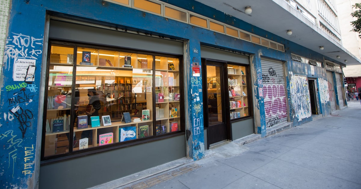 Livraria dedicada a livros escritos por mulheres muda de endereço em SP