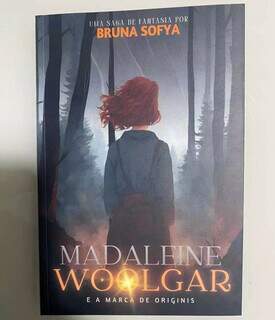 A menina que fingia ler escreveu e lançou livro de fantasia aos 13 anos 