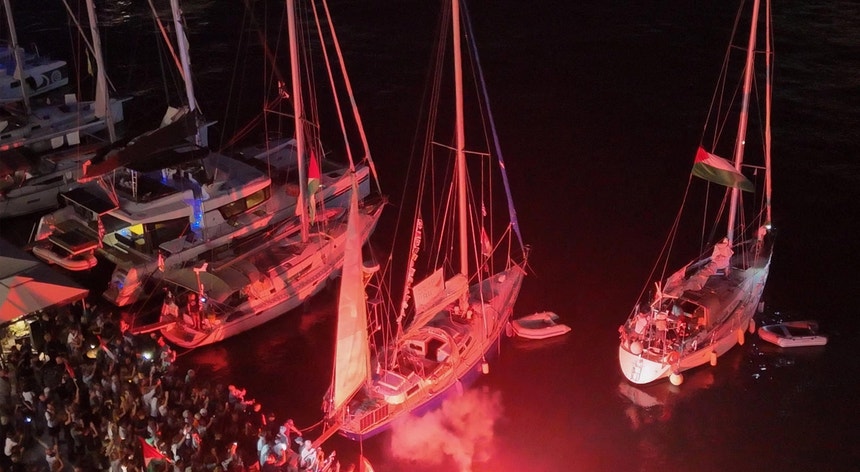 Flotilha de Gaza denuncia explosões em embarcações e vários drones