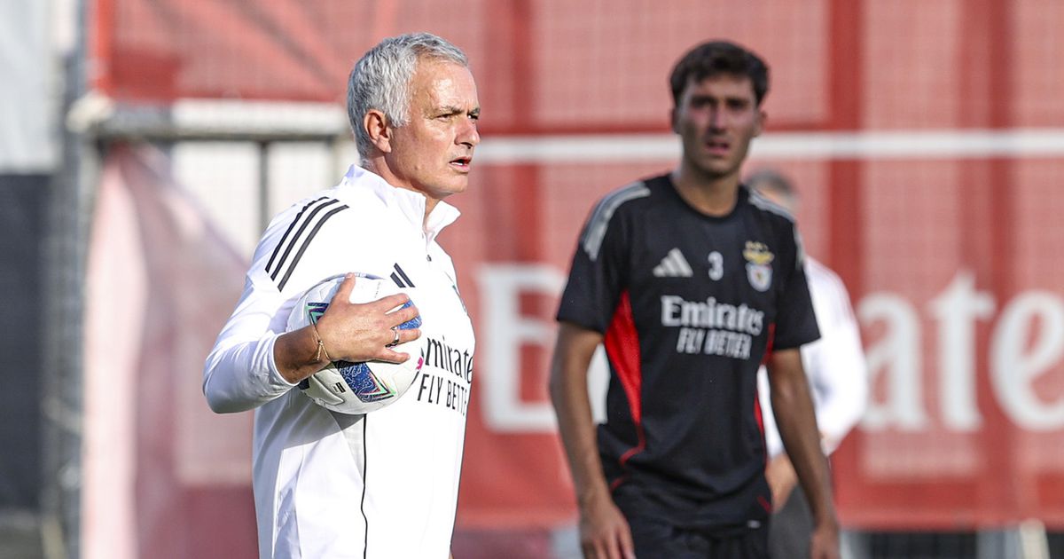 Primeiro onze de Mourinho no Benfica com várias surpresas