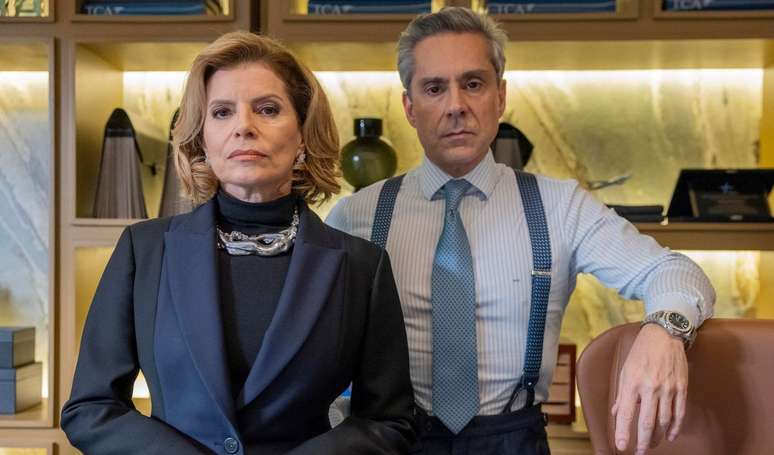 Odete Roitman (Debora Bloch) dá forte pista de planejar atentado a Marco Aurélio (Alexandre Nero) na novela 'Vale Tudo', capítulo de sábado 13 de setembro de 2025.