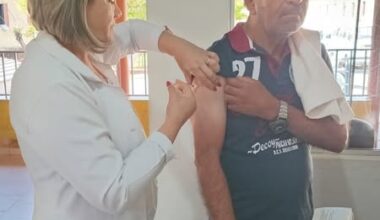 Idosos do Lar São Vicente de Paulo recebem vacinação contra o tétano em ação da saúde municipal