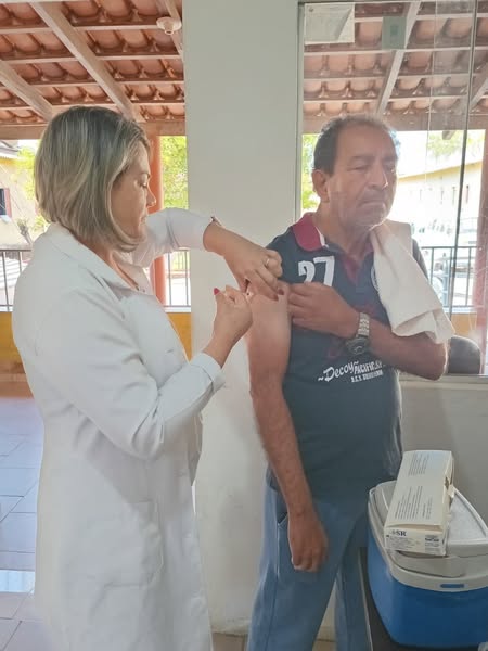 Idosos do Lar São Vicente de Paulo recebem vacinação contra o tétano em ação da saúde municipal