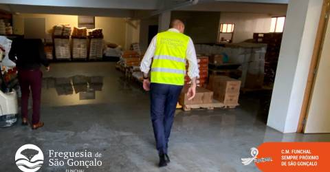 Inundação em São Gonçalo afetou casas e armazém (com fotos e vídeo)