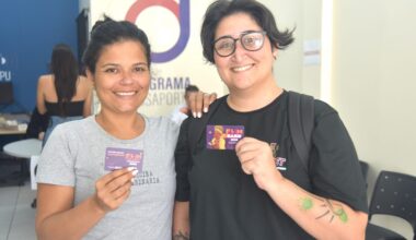 Estudantes fazem retirada de cartão para compra de livros na 10ª Festa Literária Internacional de Maricá
