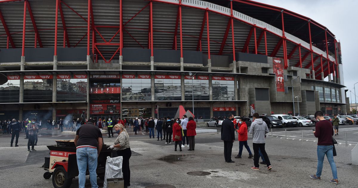 Benfica: 25 de outubro, sempre, demagogia nunca mais! - A Bola