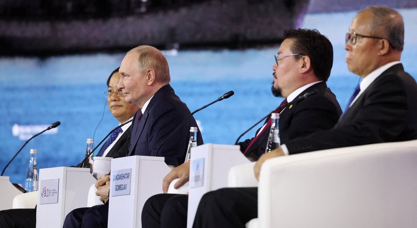 "Alvo legítimo". Putin ameaça atacar tropas ocidentais na Ucrânia