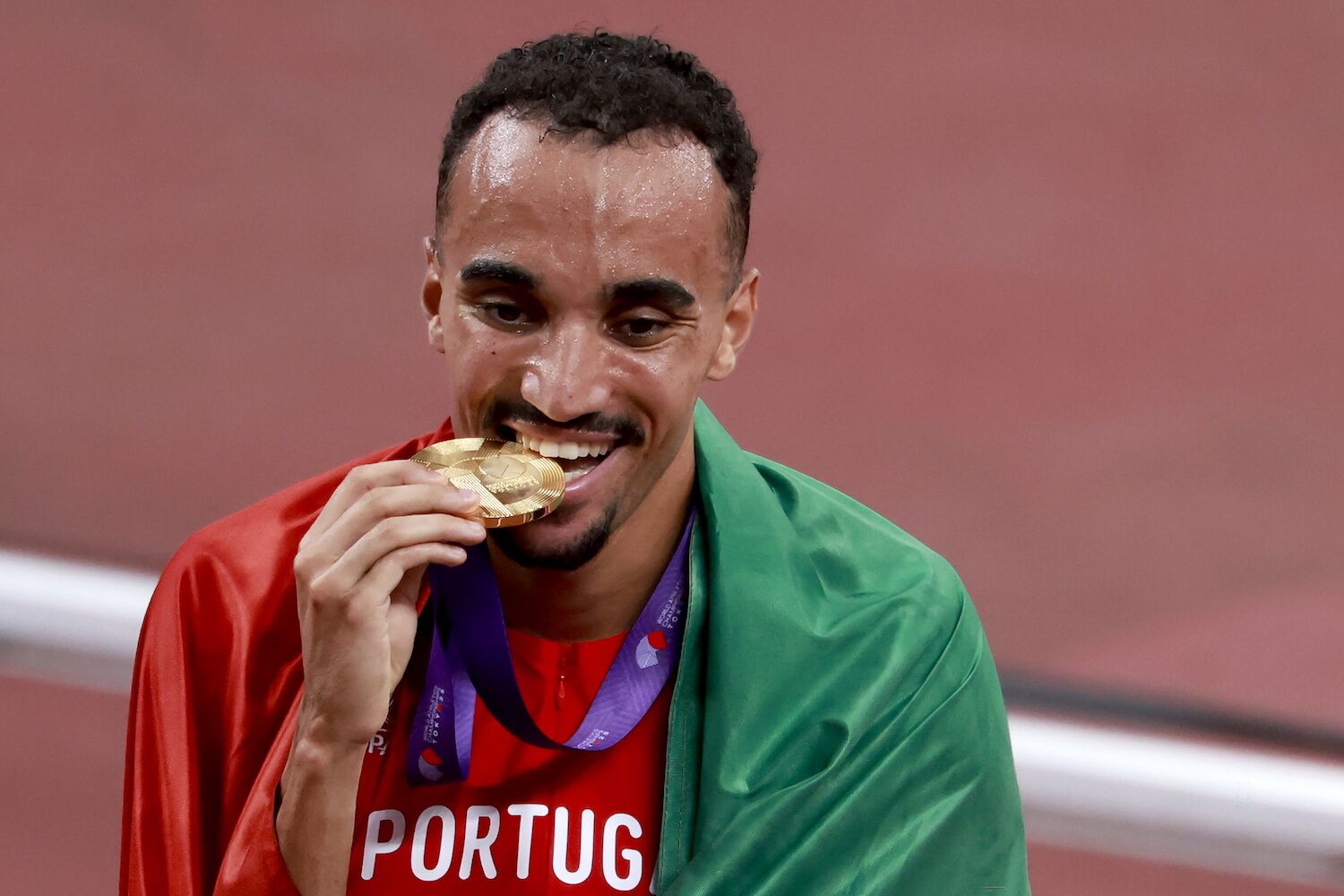 Isaac Nader não tinha sapatilhas e sofria racismo. Acabou a conquistar o ouro por Portugal