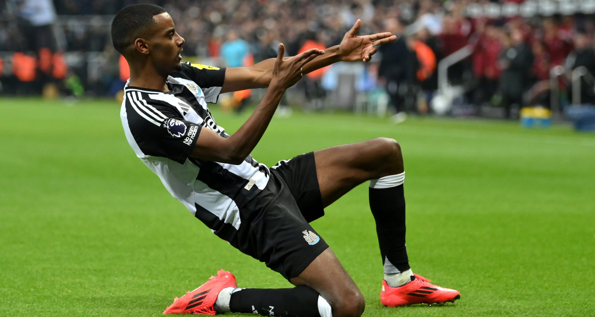 Recorde na Premier League: Isak deixa Newcastle e reforça Liverpool