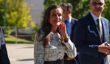 O casaco de Letizia que esgotou na Massimo Dutti está em promoção na H&M