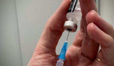 Começa a operação de vacinação contra a gripe e a covid-19
