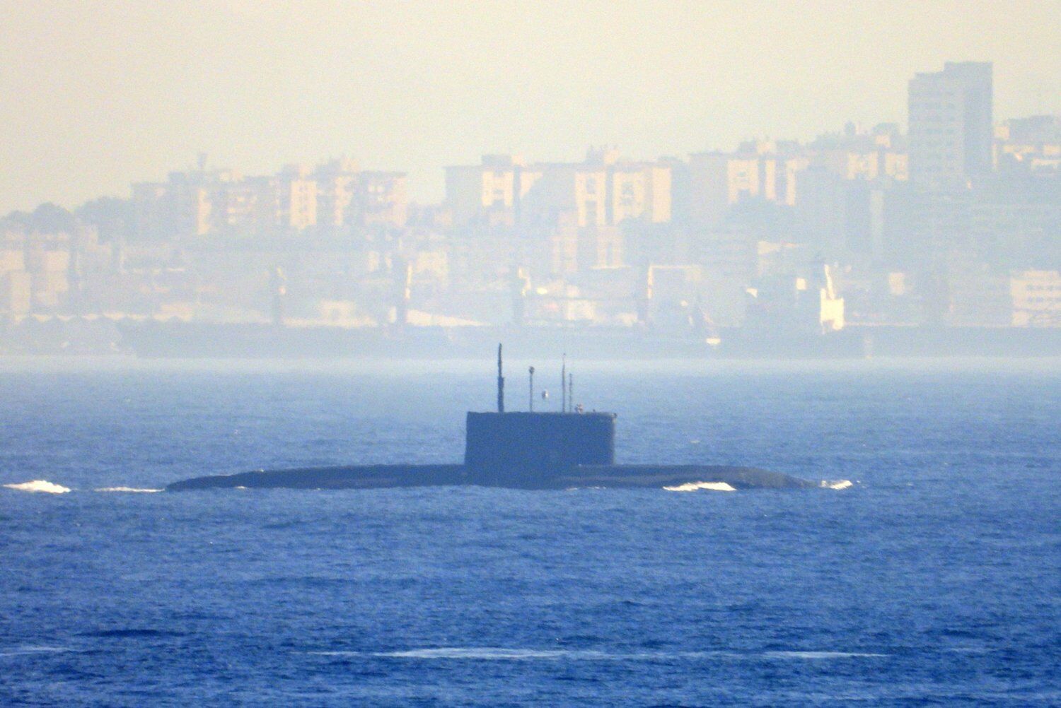 submarino russo em risco de explosão. Estará perto de Portugal