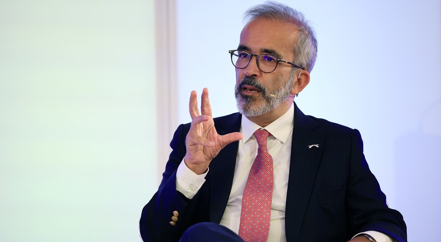 Parceiro demarca-se. Governo vai reconhecer Estado palestiniano com CDS contrariado