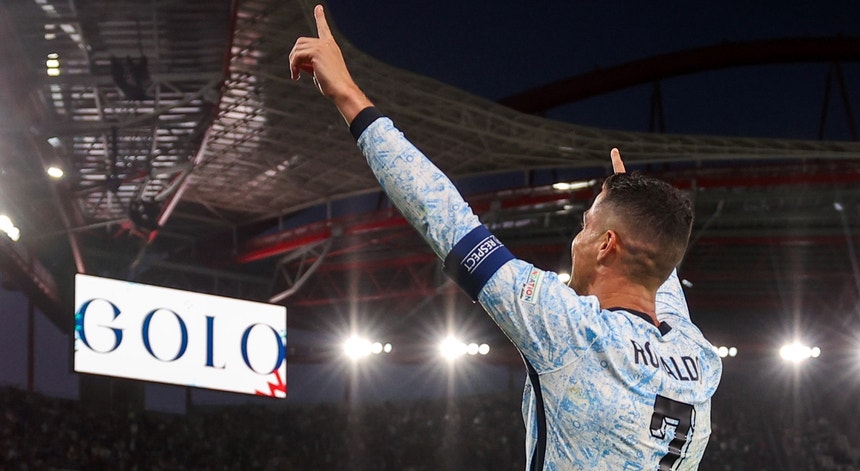Liga Portugal distingue Cristiano Ronaldo com o prémio `Melhor de Sempre`