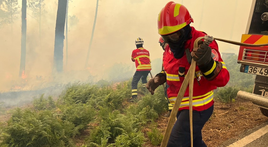 Incêndio em Aljezur mobiliza mais de 500 operacionais