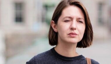 Sally Rooney ganhou um prémio; não foi à cerimónia porque tinha medo de ser presa